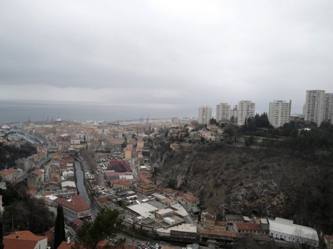 Hrvatska: Bračni par dvije godine držao muškarca kao roba