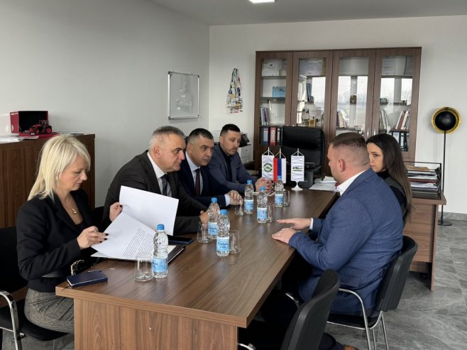 Minić sa rukovodstvom Centara izvrsnosti u poljoprivredi u Obudovcu