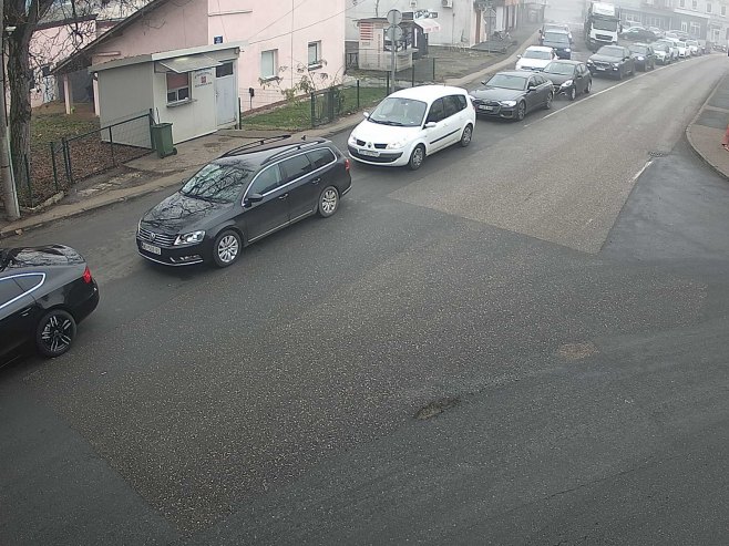 Pojačan ulaz putničkih vozila na prelazima Gradiška i Gradina