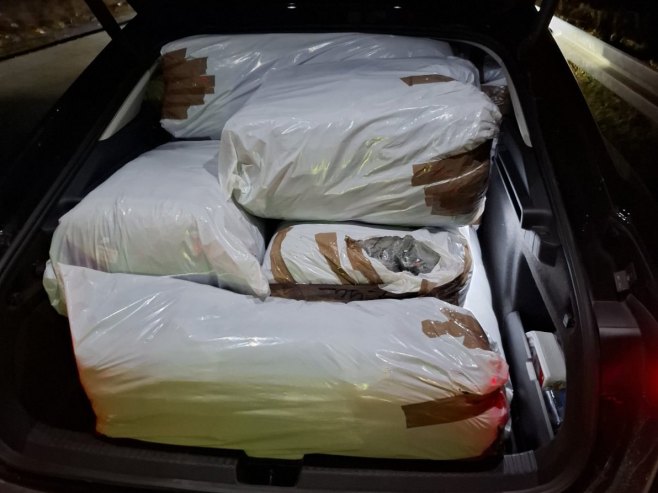 Otkrivena veća količina tekstilne robe kod državljanina Srbije Otkrivena veća količina tekstilne robe kod državljanina Srbije