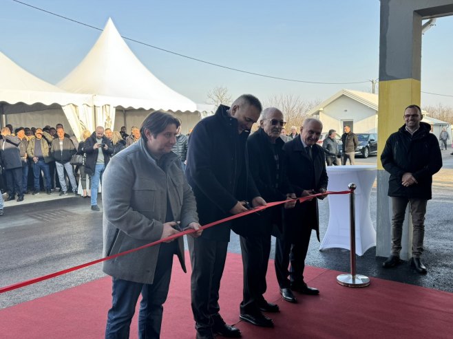 Svečano otvoren novi objekat na farmi "Andrić-farm" u Pelagićevu; Prisustvovao Minić (FOTO) Svečano otvoren novi objekat na farmi "Andrić-farm" u Pelagićevu; Prisustvovao Minić (FOTO)