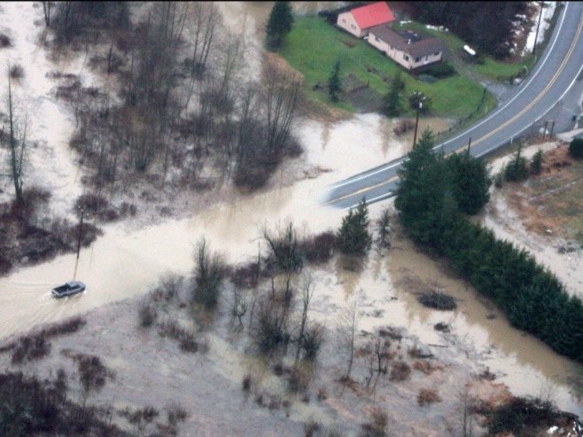 Zbog poplava neophodna evakuacija 100.000 ljudi u državi Vašington (VIDEO)