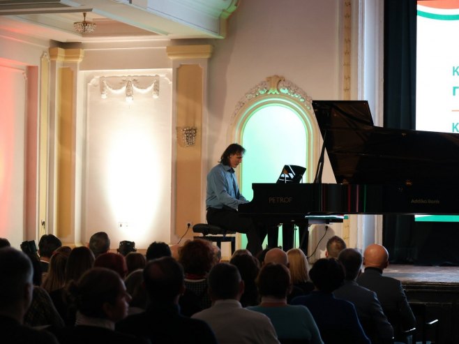 U Banskom dvoru nastupio mađarski pijanista Đerđ Oravec