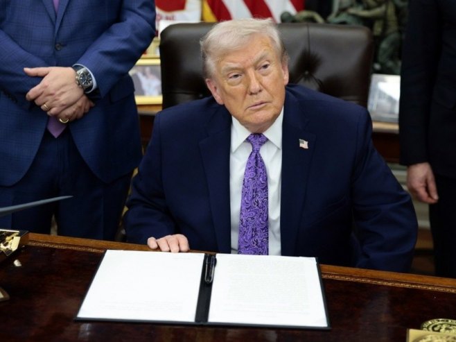 Donald Tramp (foto: EPA/SHAWN THEW) Donald Tramp (foto: EPA/SHAWN THEW) -