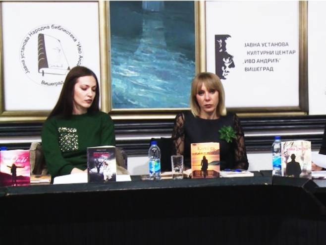 Višegradskoj publici predstavile se mlade spisateljice Mirjana Sušić i Јovana Čebo (VIDEO)