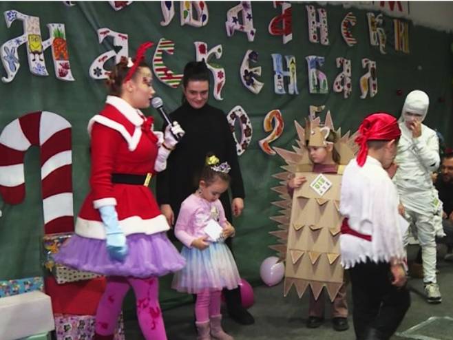 U Novom Gradu održan tradicionalni Nikoljdanski maskenbal (VIDEO)