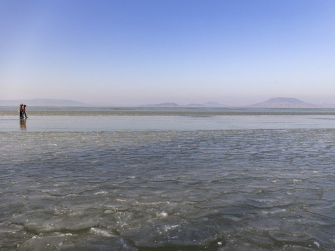 Nadzornici na Skadarskom jezeru spasili tri osobe