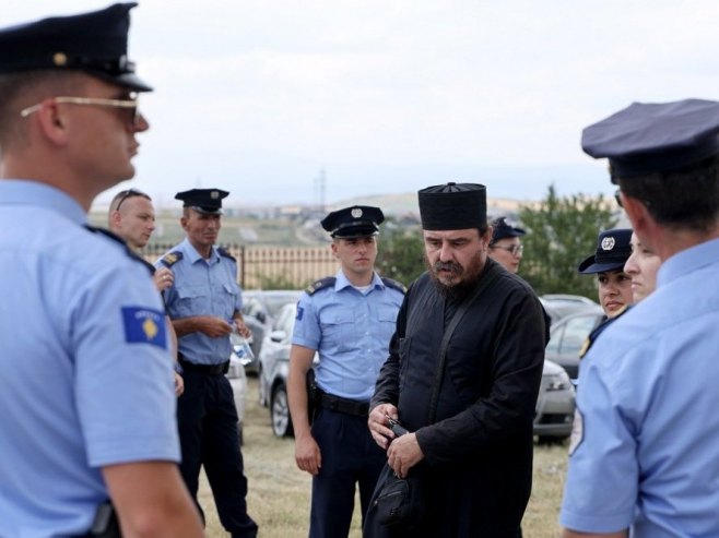 Na pravoslavnom groblju u Plemetini kod Obilića porušena dva spomenika