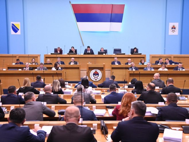 Zakon koji zabranjuje pušenje u zatvorenom prostoru, poslanike podijelio, ne na vlast i opoziciju, već na pušače i nepušače