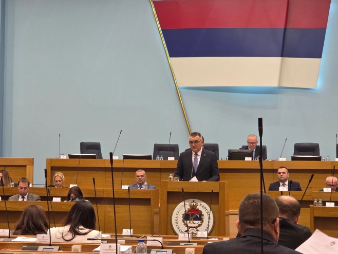 Minić otkrio kolika će biti minimalna plata iduće godine