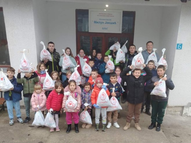 Paketići za mališane na KiM - poklon njihovih vršnjaka iz Srpske