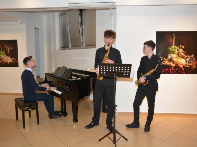 Otvorena izložba fotografija "Obredni hljeb - tačka spajanja" u Prijedoru