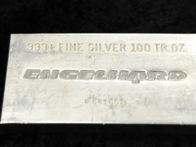 Cijena srebra preskočila rekordnih 65 dolara po unci