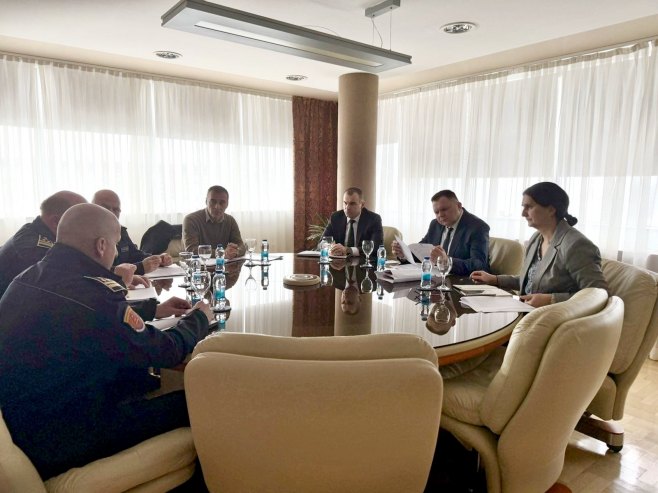 Željko Budimir sa rukovodstvom Vatrogasnog saveza Republike Srpske - Foto: Ustupljena fotografija