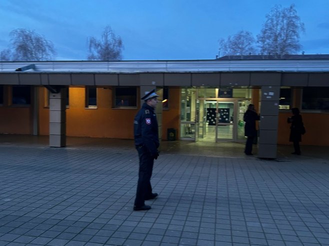 Banjaluka: Ponovo dojava o bombi u osnovnoj školi (FOTO)