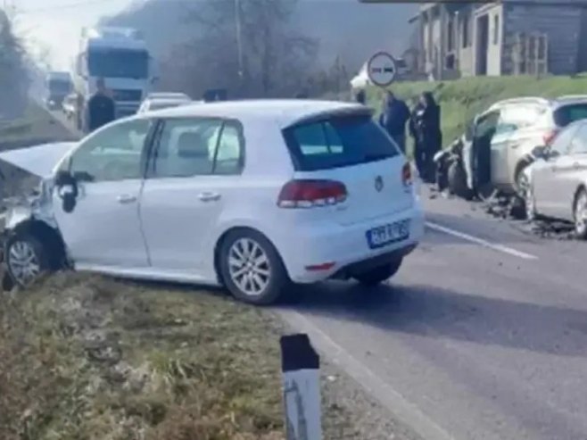 Sudar četiri vozila kod Doboja: Povrijeđene tri osobe