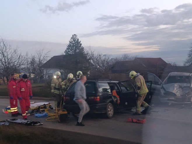 Saobraćajna nezgoda u Prijedoru,  na terenu policija i vatrogasci