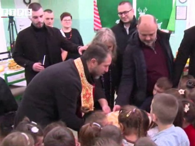 Višegradski vrtić "Neven" na ushićenje najmlađih obilježio krsnu slavu Nikoljdan (VIDEO)