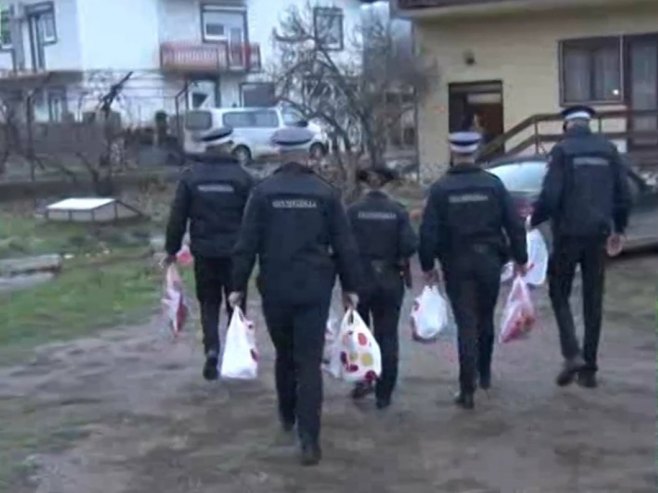 Pomoć policajaca Pomoć policajaca - Foto: RTRS