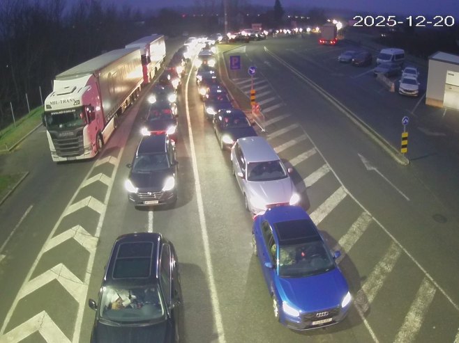 Gužve na više prelaza sa Hrvatskom