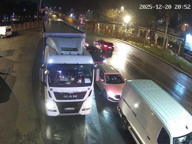 Velike gužve na ulazu u BiH, duge kolone vozila