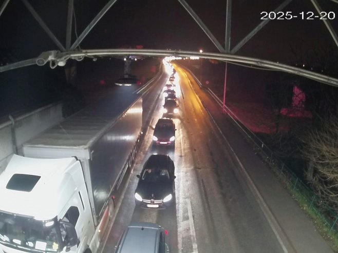 Velike gužve na ulazu u BiH, duge kolone vozila