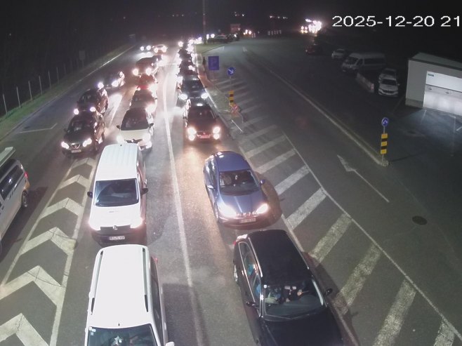 Višečasovna čekanja na ulaz u BiH i Srbiju iz Hrvatske - kilometarske kolone