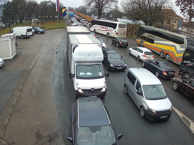 Duge kolone vozila na više graničnih prelaza sa Hrvatskom