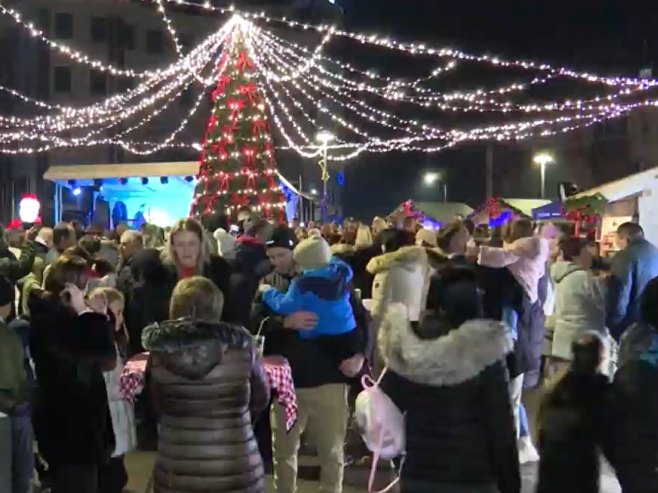 Zimofest u Prnjavoru privukao veliki broj građana (VIDEO)