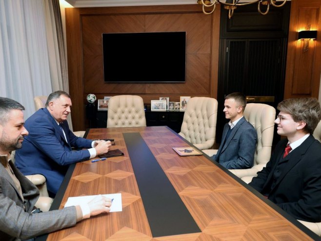 Dodik: Patriotizam znači stvarati istoriju intelektom i radom