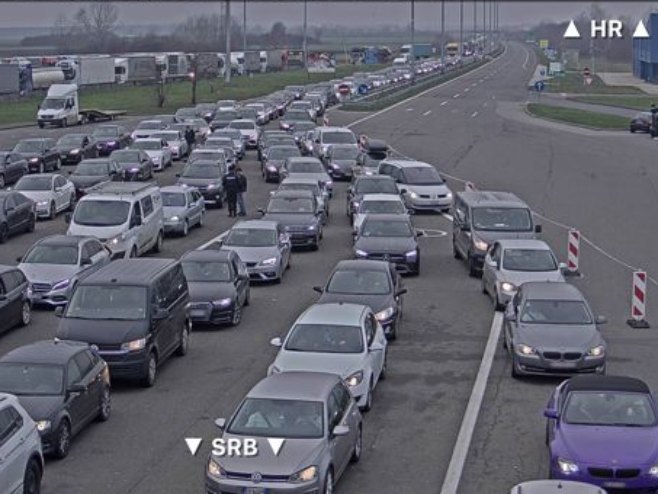 Ispred Bajakova kolona vozila duga šest kilometara