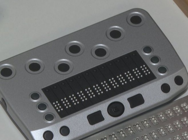 Za slijepa i slabovida lica otvorena izložba "Tačke koje život znače"