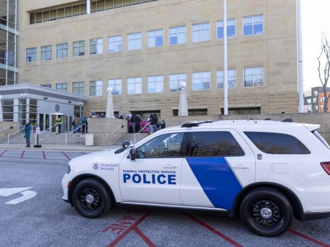 Јedan policajac ubijen u pucnjavi u Delaveru