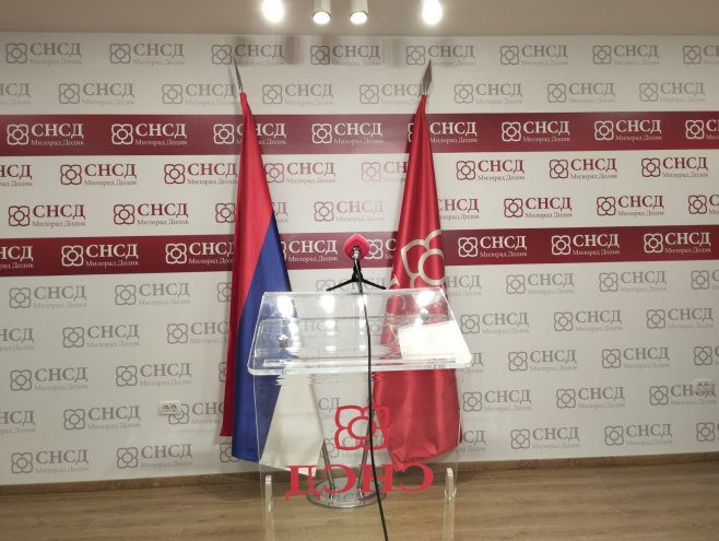 UŽIVO - Konferencija za novinare nakon Izvršnog komiteta SNSD-a