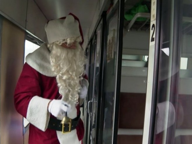 Željeznice Srpske i ove godine su na šine izvele poseban "Djed mraz voz"