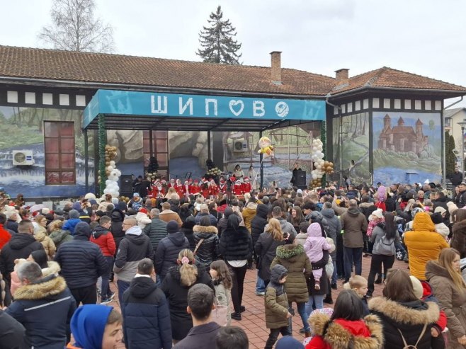 Na trgu u Šipovu organizovana dječija Nova godina (FOTO)