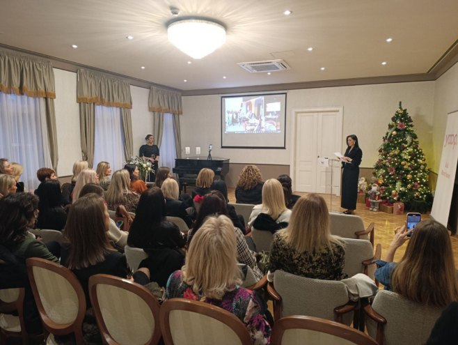 Female net organizovao novogodišnji prijem