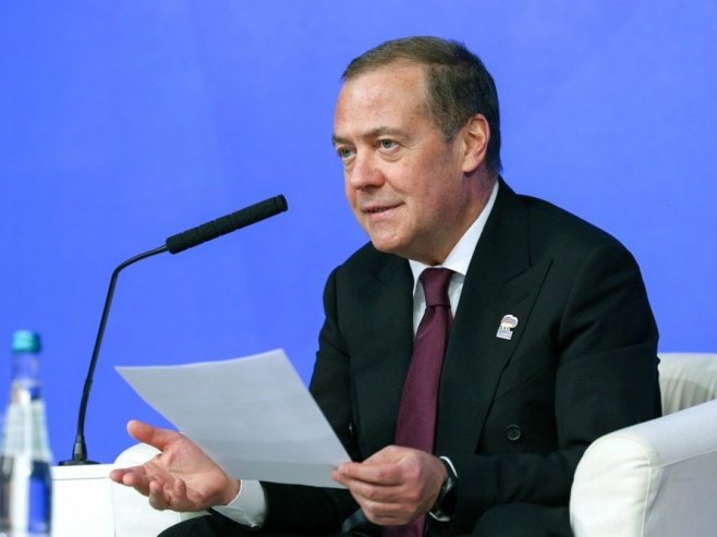 Medvedev u čestitiki Dodiku: Srpska se dosljedno suprostavljala neprijateljskom spoljnom pritisku