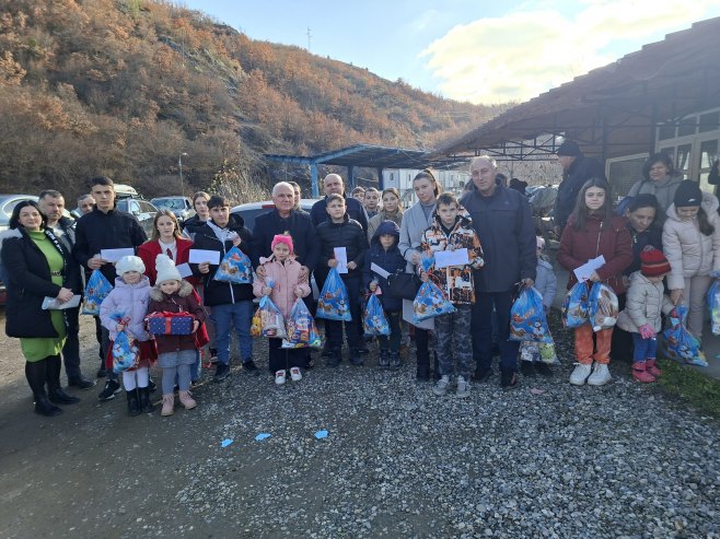 Odbor za pomoć Kosovu i Metohiji podijelio 19 stipendija na Јarinju (FOTO)