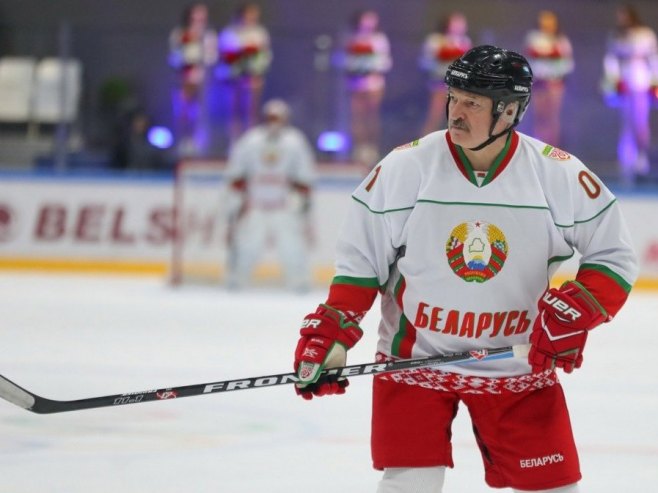 Lukašenko oboren tokom hokejaške utakmice u Minsku (VIDEO)