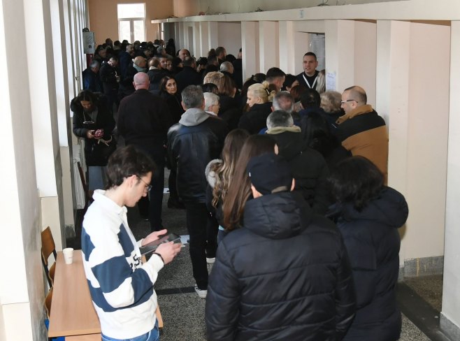 Paradoks izbora: Kurti pobijedio glasovima Albanaca koji su zbog njegovih "uspjeha" pobjegli sa KiM