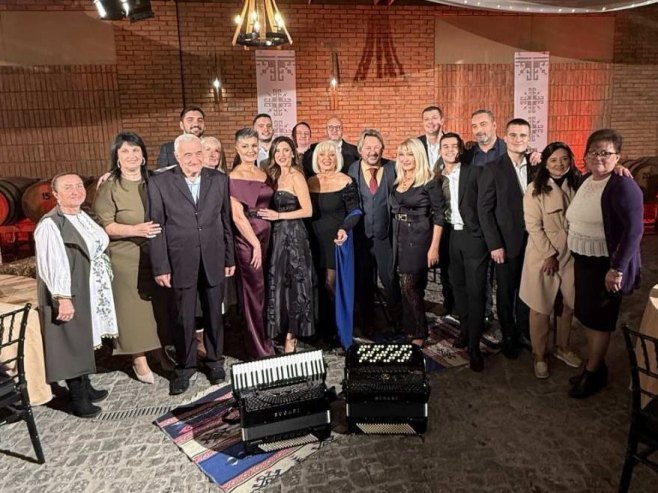 ISKRE BOŽIĆA - Božićni program 7. januara od 12.30 do 18 časova (VIDEO)