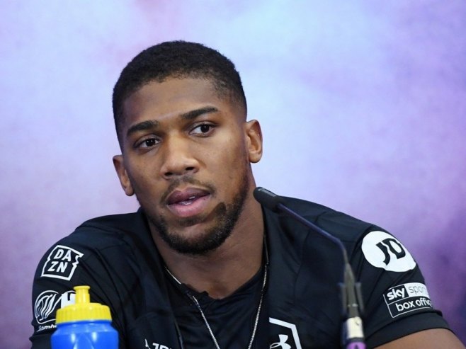 Bokser Entoni DŽošua povrijeđen u teškoj saobraćajnoj nesreći