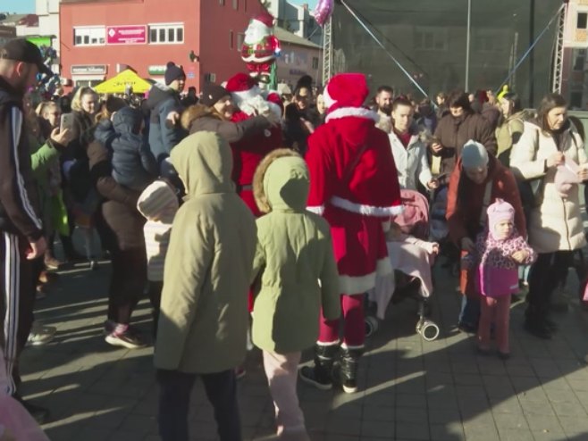 Mališani proslavili Novu godinu u Prijedoru (VIDEO)