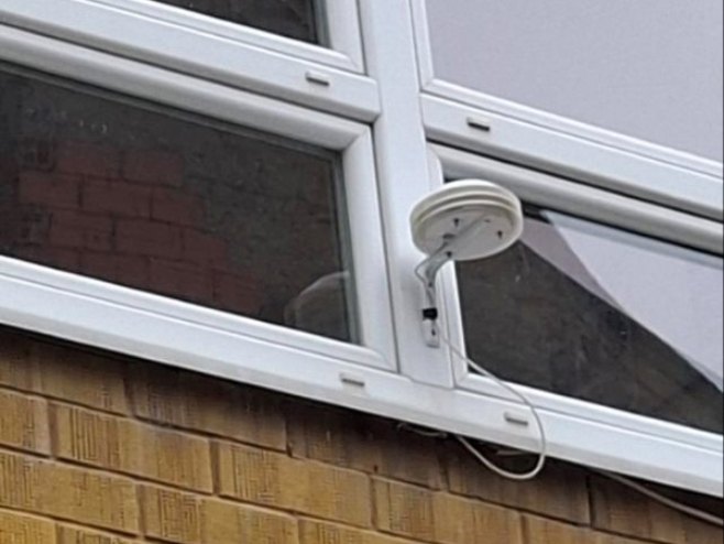 Zvornik - Gradska uprava - senzor za mjerenje kvaliteta vazduha - Foto: SRNA