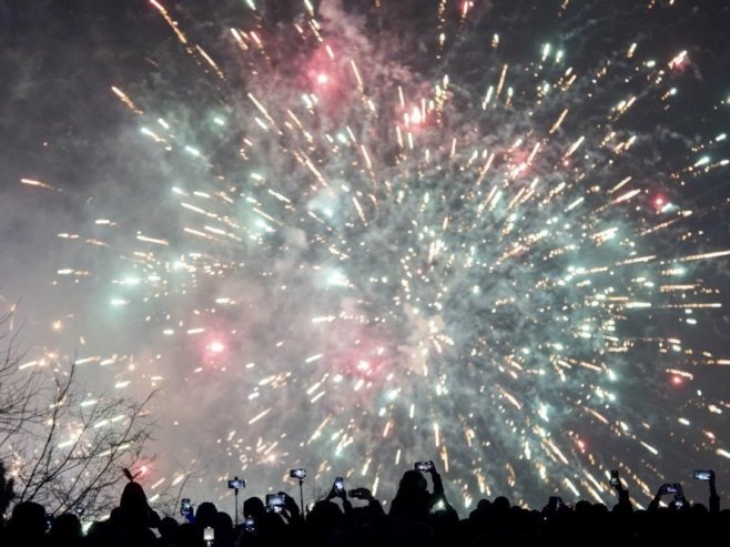 Pripreme za Novu godinu u punom jeku; Turisti u Banjaluku stigli iz svih krajeva svijeta (VIDEO)