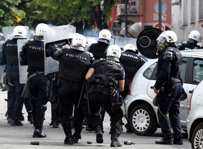 Policija u Botunu privela preko 20 mještana, među njima i lidera DNP-a Milana Kneževića (FOTO/VIDEO)