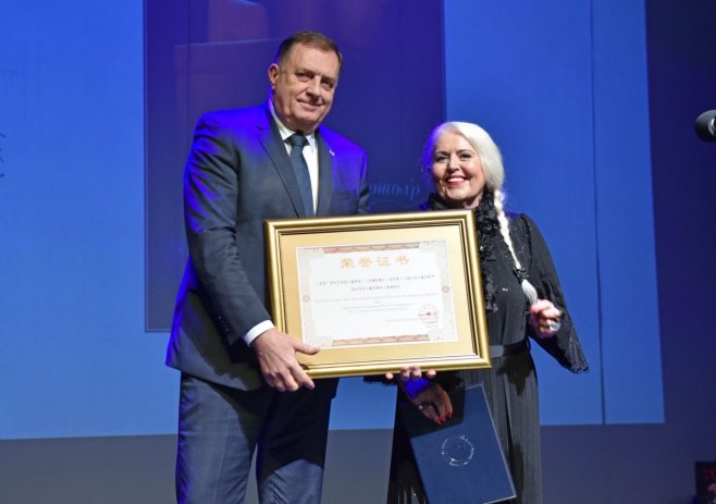 Dodik: Јubilej Dječijeg pozorišta - 70 godina djetinjstva i osmjeha (FOTO)