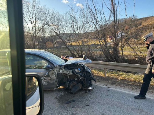 Saobraćajna nezgoda kod Mrkonjić Grada, ima povrijeđenih (FOTO)