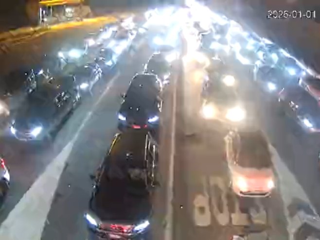 Automobili čekaju sat i po na Batrovcima na izlazu iz Srbije